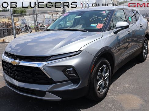 Certified 2025 Chevrolet Blazer LT FWD image 1