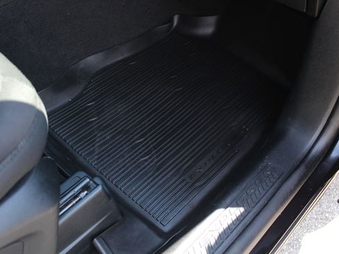Used 2023 Ford Explorer XLT image 22