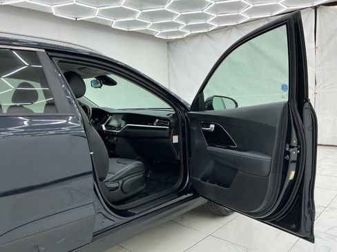 Used 2020 Kia Niro EX w/ Cold Weather Package FWD image 17
