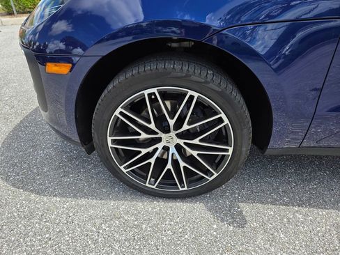 Used 2024 Porsche Macan w/ Premium Plus Package image 9