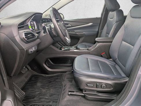 Certified 2022 Chevrolet Bolt EUV LT w/ Convenience Package image 17