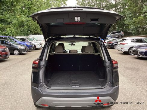 Used 2023 Nissan Rogue SV image 16