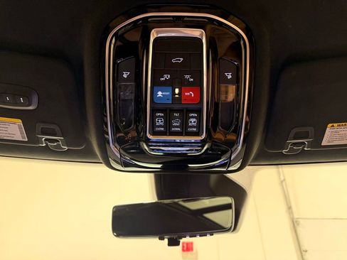 Used 2022 Jeep Grand Cherokee Summit AWD/4WD image 22
