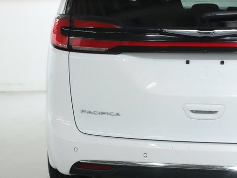 Used 2024 Chrysler Pacifica Limited FWD image 43