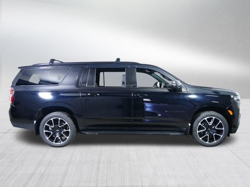 Used 2024 Chevrolet Suburban RST w/ Sport Performance Package image 8