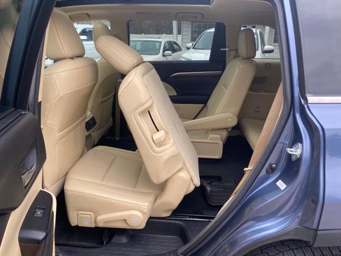 Used 2017 Toyota Highlander AWD V6 image 36