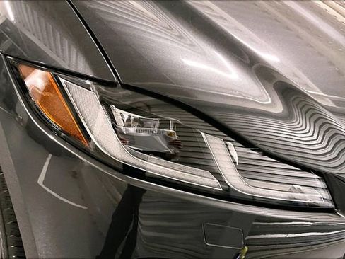 Certified 2024 Jaguar F-PACE R-Dynamic S image 28