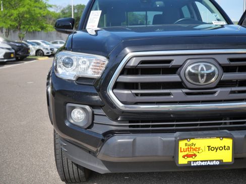 Used 2019 Toyota Tacoma SR5 AWD/4WD image 16