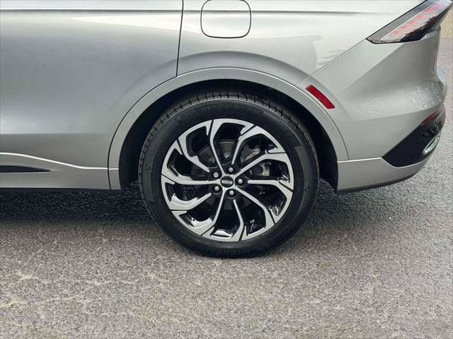 Certified 2025 Lincoln Nautilus Reserve AWD/4WD image 11