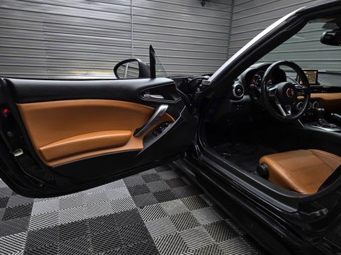 Used 2017 FIAT 124 Spider Lusso RWD image 29