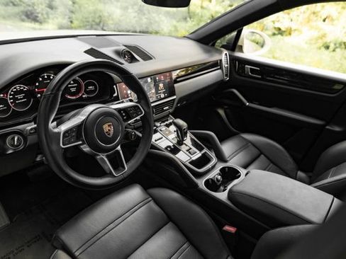 Used 2022 Porsche Cayenne Coupe AWD/4WD image 25
