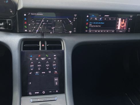 Used 2022 Porsche Taycan image 15