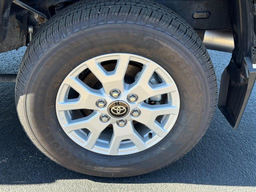 Certified 2024 Toyota Tacoma SR5 AWD/4WD image 7