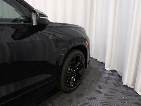 New 2025 Volkswagen Tiguan SE R-Line image 26