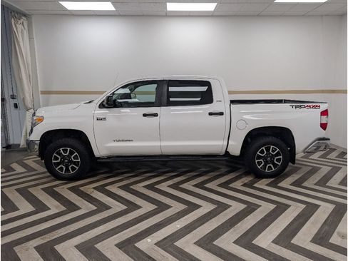 Used 2017 Toyota Tundra SR5 AWD/4WD image 3