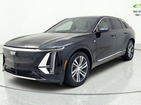 Used 2025 Cadillac Lyriq Luxury AWD/4WD image 3
