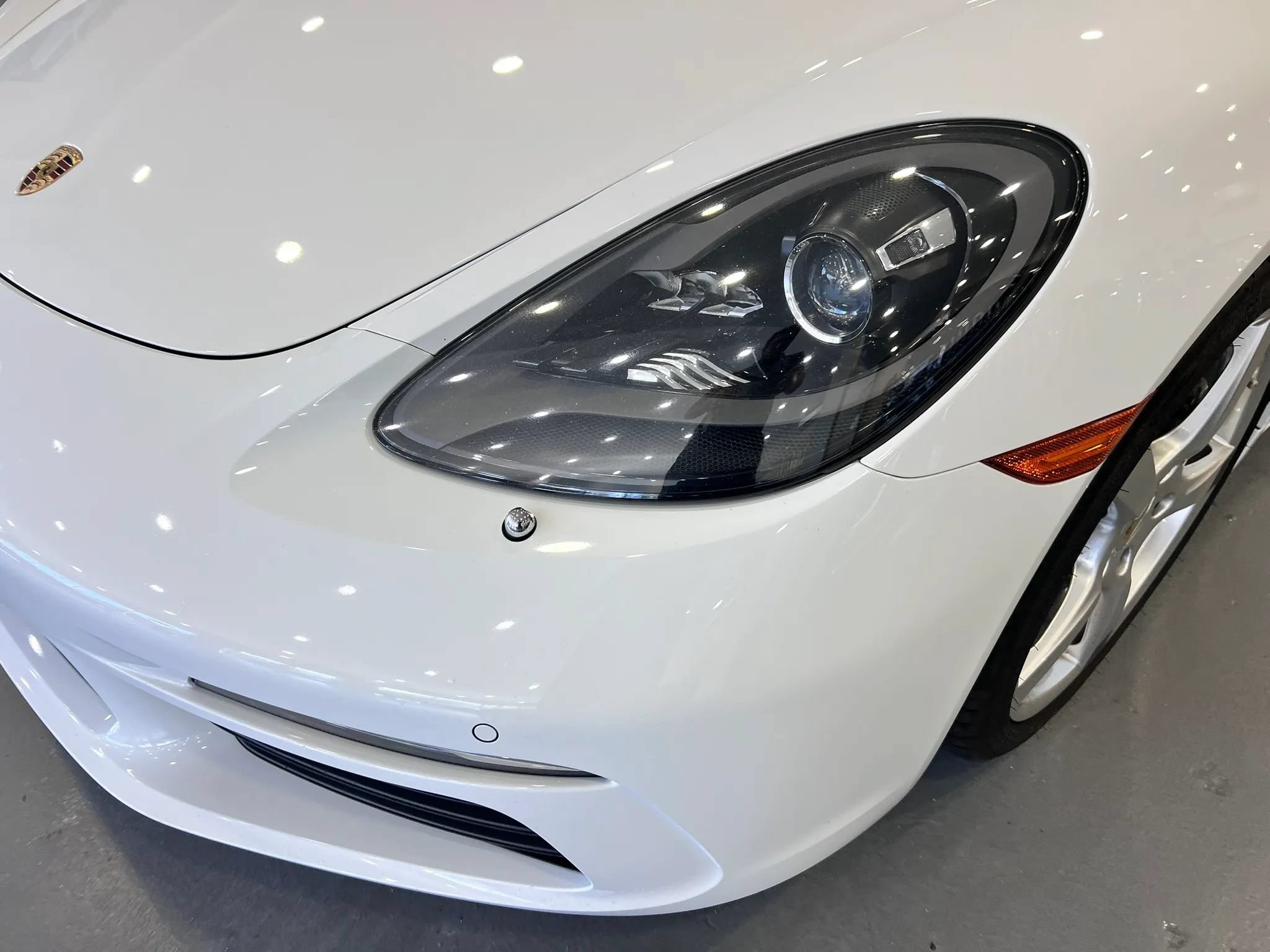 Used 2018 Porsche 718 Boxster RWD image 12