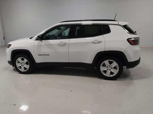 Used 2022 Jeep Compass Latitude FWD image 3