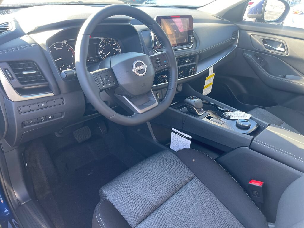 Used 2026 Nissan Rogue SV AWD/4WD image 7