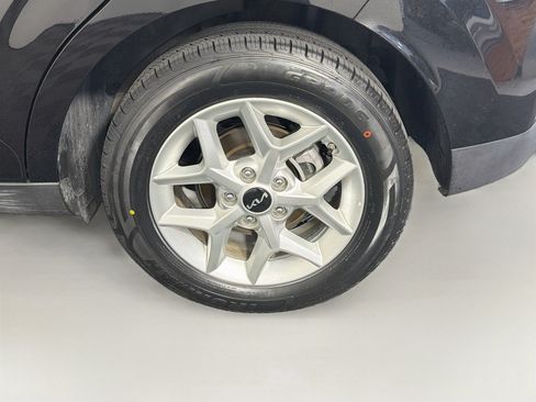 Used 2025 Kia Soul LX w/ LX Technology Package FWD image 11