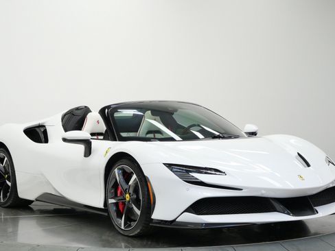 Used 2025 Ferrari SF90 Spider AWD/4WD image 3