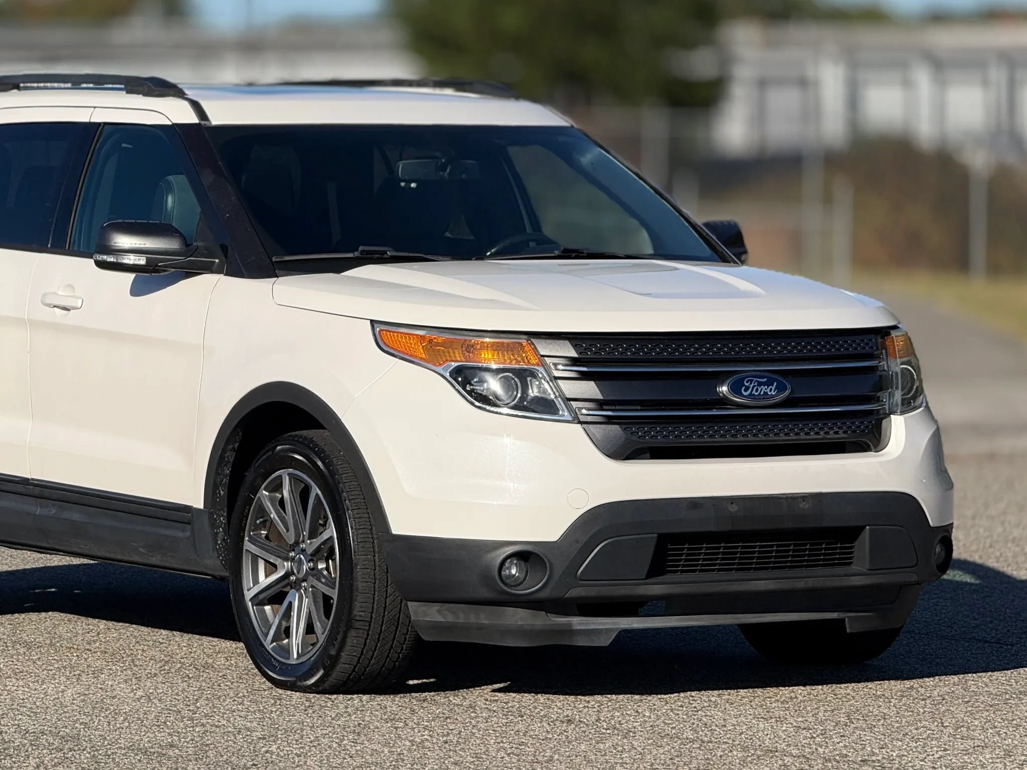 Used 2015 Ford Explorer XLT w/ Equipment Group 202B AWD/4WD image 16