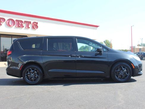 Used 2019 Chrysler Pacifica Touring Plus w/ S Appearance Package image 3