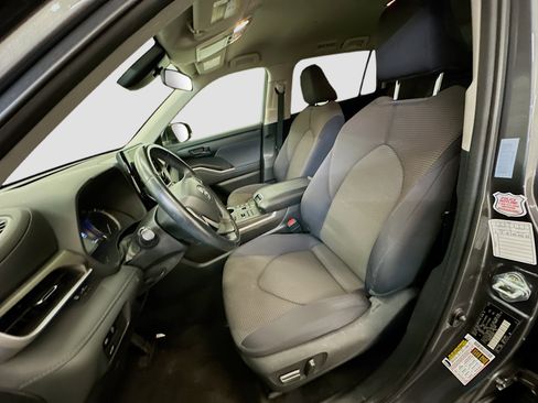 Used 2023 Toyota Highlander LE image 13