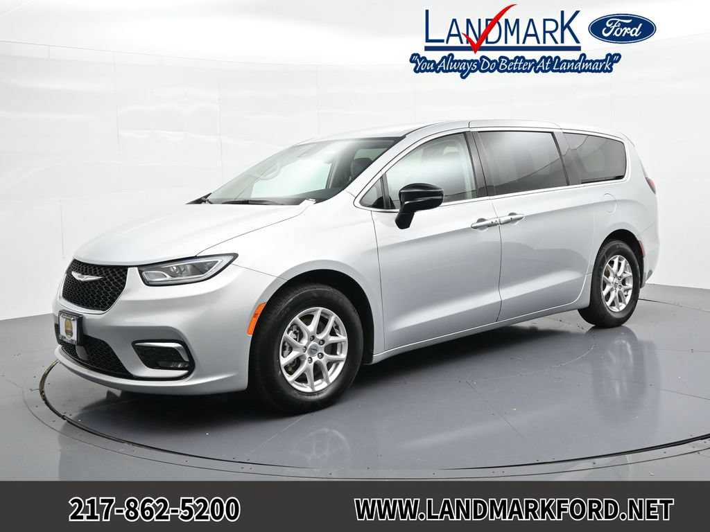 Used 2024 Chrysler Pacifica Touring-L FWD image 1