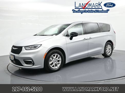 Used 2024 Chrysler Pacifica Touring-L FWD image 1