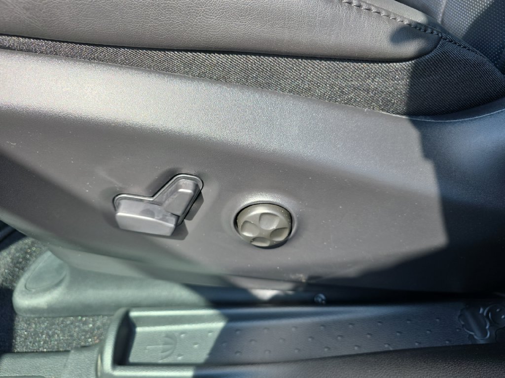 New 2027 Chrysler Pacifica Select AWD/4WD image 13