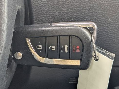 Used 2022 Toyota Corolla LE image 29