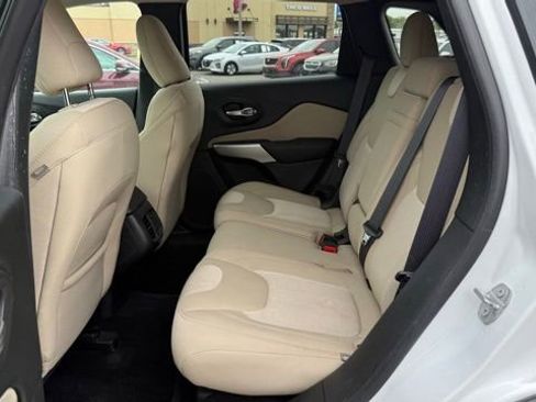 Used 2017 Jeep Cherokee Sport w/ Safety Group AWD/4WD image 23