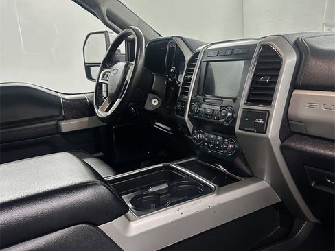 Used 2019 Ford F250 Lariat w/ Chrome Package image 45