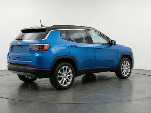 Used 2025 Jeep Compass Limited image 9