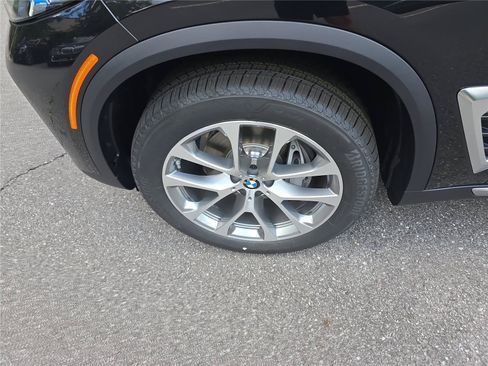 New 2026 BMW X5 xDrive40i w/ Climate Comfort Package AWD/4WD image 10