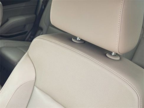 Used 2018 GMC Yukon SLT w/ Premium Edition image 15