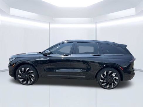 Used 2024 Lincoln Nautilus Reserve w/ Jet Appearance Package (87T) AWD/4WD image 10