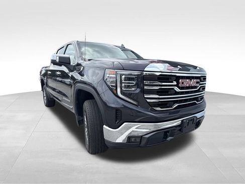 Used 2025 GMC Sierra 1500 SLT AWD/4WD image 3