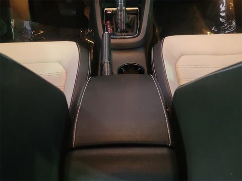 Used 2016 Volkswagen Jetta Sport image 15