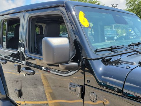 Used 2026 Jeep Wrangler Unlimited Sahara AWD/4WD image 9