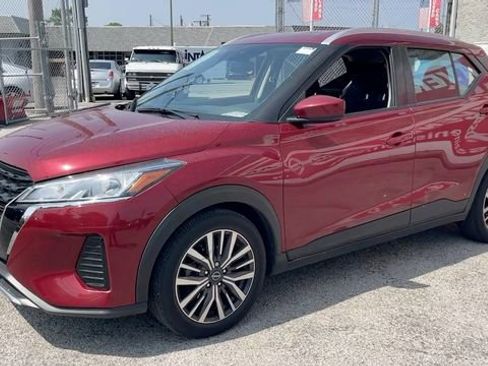 Used 2022 Nissan Kicks SV image 6