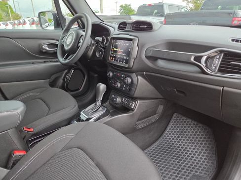 Used 2022 Jeep Renegade Altitude AWD/4WD image 14