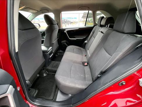 Used 2019 Toyota RAV4 LE image 19