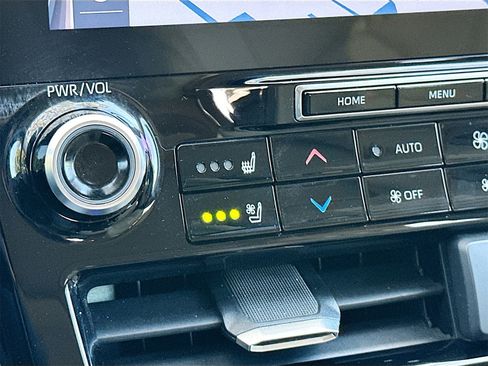 Used 2021 Toyota Highlander Limited image 20