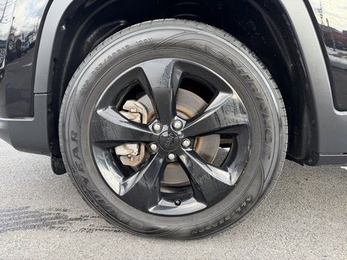 Used 2019 Jeep Cherokee Latitude Plus image 24