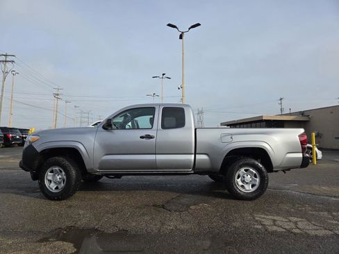 Used 2021 Toyota Tacoma SR AWD/4WD image 16