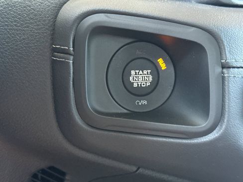 New 2025 Jeep Gladiator Rubicon w/ Convenience Group image 18