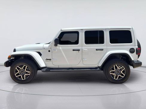 Used 2026 Jeep Wrangler Unlimited Sahara AWD/4WD image 2