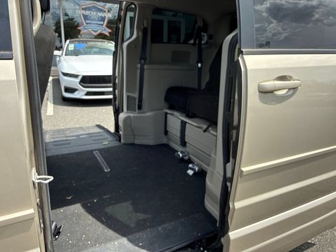 Used 2015 Dodge Grand Caravan SXT w/ Rear Park Assist Package FWD image 9